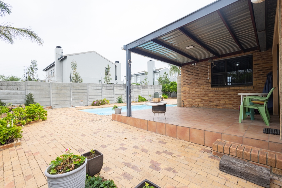 3 Bedroom Property for Sale in Uitzicht Western Cape